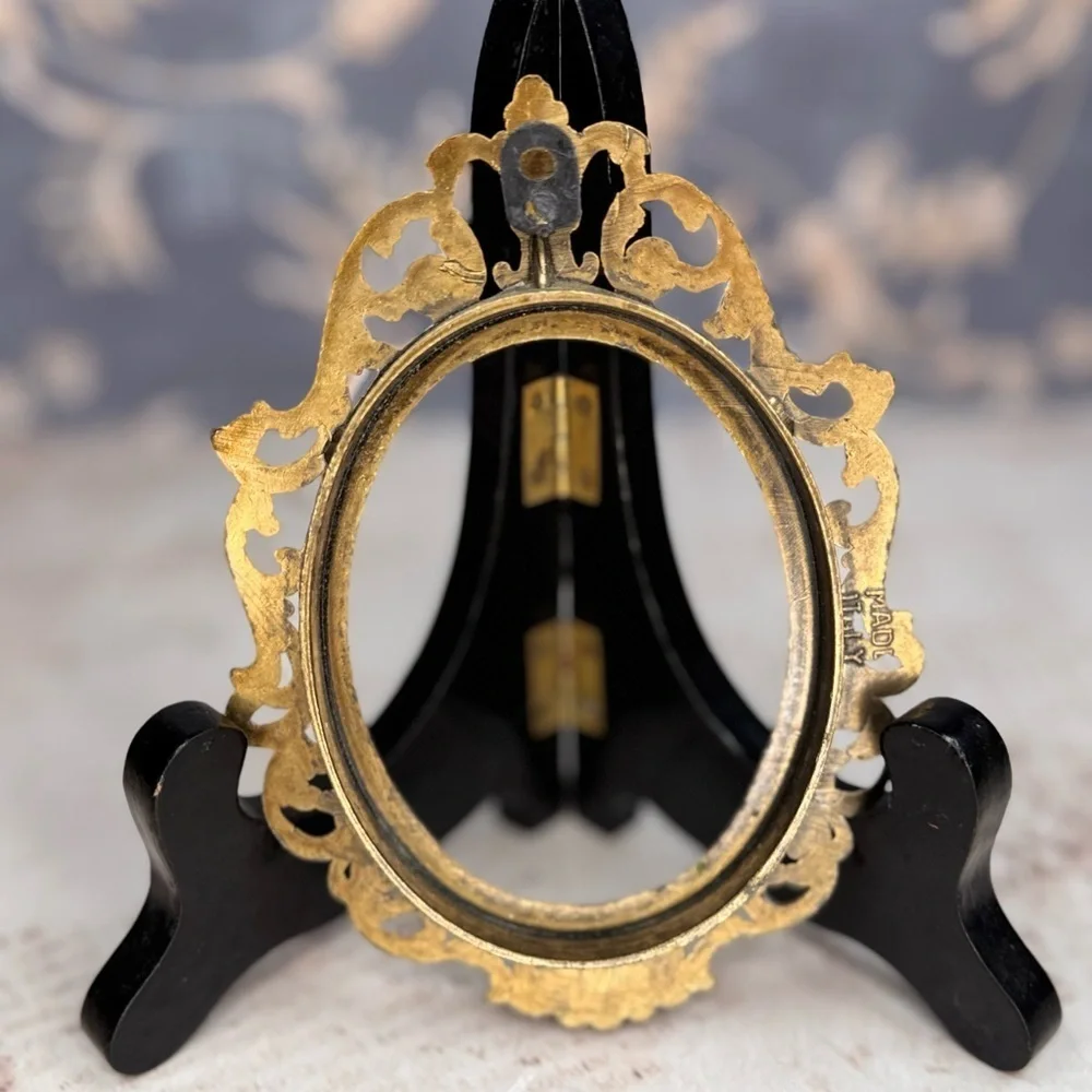 Vintage Ornate Brass Oval Picture Frame Made in Italy No Glass